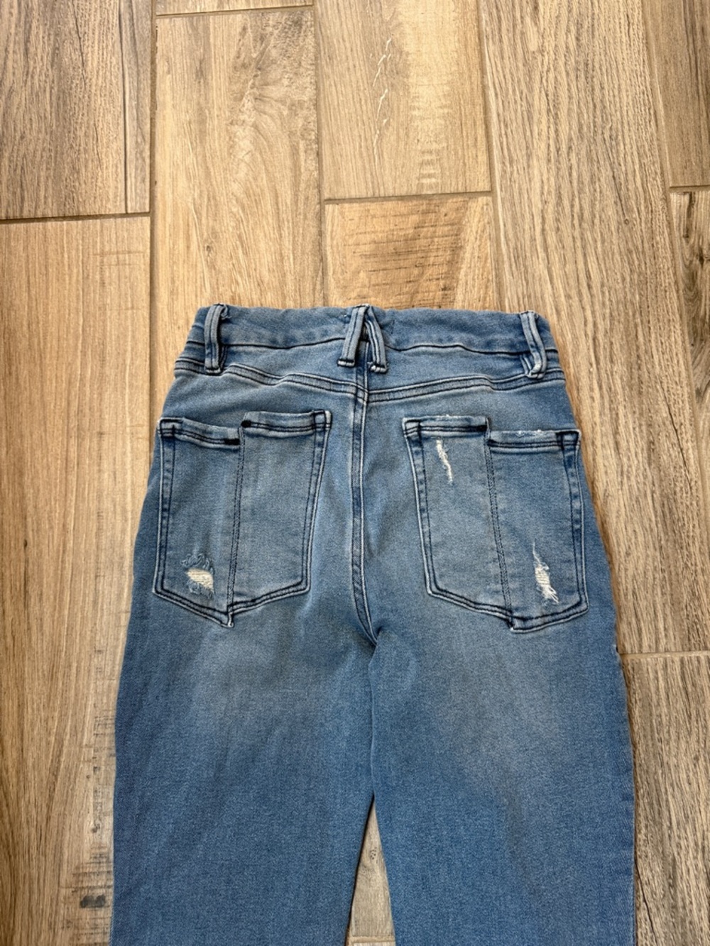 Good American Straight-Leg Jeans in Medium Blue Wash frayed Hem size 4/27 - Picture 5 of 8